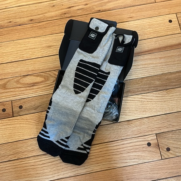 🎄♥️ New!! 🎄♥️ Holiday gift! NIB Matkao Smart Heated Socks Small - Picture 3 of 14